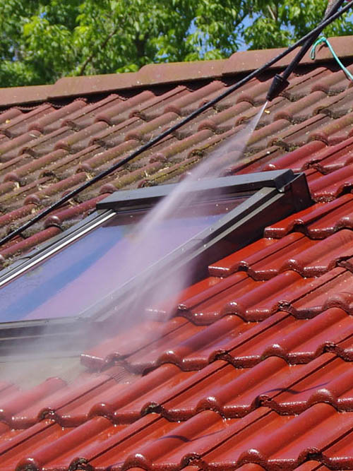 pressure cleaning a roof in Sydney